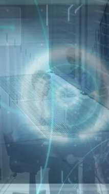 Veri işleme animasyonu ve sunucu odasındaki çeşitli iş adamlarının 5G 'si. Küresel teknoloji, bilgisayar ve dijital arayüz kavramı dijital olarak oluşturulmuş video.