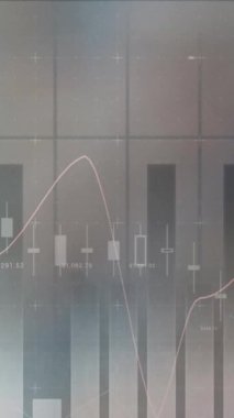 Şehir manzarası üzerinde veri işleme animasyonu. küresel bağlantılar, veri işleme ve dijital arayüz konsepti dijital olarak oluşturulmuş video.