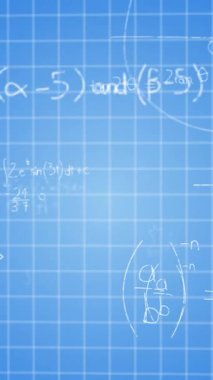 Matematiksel formüllerin animasyonu, veri işleme ve mavi arkaplanda akan dijital bilgi. Küresel ağ, bilim ve veri işleme kavramı dijital olarak oluşturulmuş görüntü.