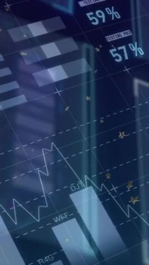 Ekranlarda istatistik ve veri işleme animasyonu. Küresel iş, finans, bilgisayar ve veri işleme kavramı dijital olarak oluşturulmuş video.