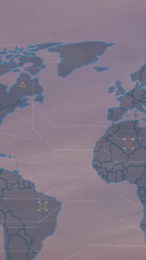 Dünya haritası ve Londra şehir haritası üzerinde finansal veri işleme animasyonu. Küresel iş, finans, hesaplama ve veri işleme kavramı dijital olarak oluşturulmuş video.