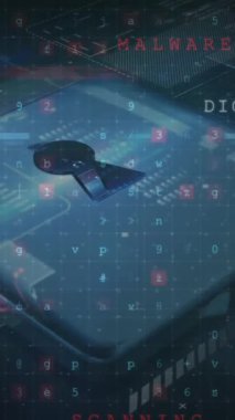 Siyah arka planda güvenlik kilidi simgesi ve siber güvenlik veri işleme animasyonu. Siber güvenlik ve iş teknolojisi kavramı