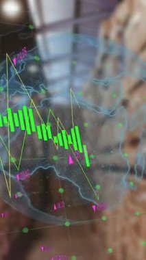 Depodaki finansal veri işleme animasyonu. Küresel gönderim, finans, iş, bağlantılar, hesaplama ve veri işleme kavramı dijital olarak oluşturulmuş video.