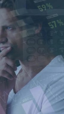 Bilgi arayüzü ve teknolojinin animasyonu, pencereden bakan düşünceli beyaz adam. Dijital bileşik, çoklu pozlama, küresel, rapor, finans, iş dünyası ve soyut kavram.