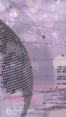 Bulanık arka planda finansal veri işleme üzerine dünyanın animasyonu. Küresel iş, finans ve dijital arayüz kavramı dijital olarak oluşturulmuş video.