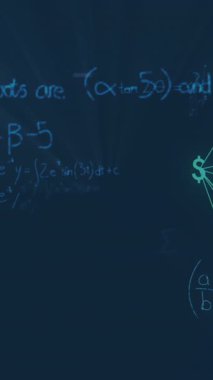 Matematiksel denklemler üzerinden mavi arkaplana karşı yeşil dijital simgelerin Globe dijital animasyonu. Küresel finans çevrimiçi güvenlik kavramı
