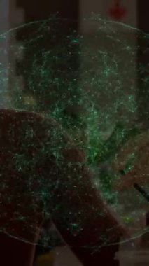 Telefonda konuşan, dijital ağ bağlantıları olan kişi animasyon örtüsü. Teknoloji, iletişim, bağlantı, ağ, akıllı telefon, sanal