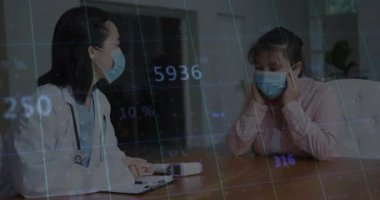 Klinikteki hasta şakaklarına baskı yaparken, doktor kalp fonksiyonlarını hayati göstergelerle örtüşüyor. Tıbbi, danışma, sağlık hizmetleri, klinik, teşhis, sağlık, profesyonel