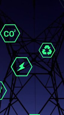 Elektrik hatları üzerinde dijital simgelerin canlandırılması. küresel dijital arayüz, veri işleme ve teknoloji konsepti dijital olarak oluşturulmuş video.