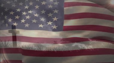 Rüzgârın bayrak sallaması, haçla dalgalanması, güneş ışığının kayması ve yansıma çağrıştırması. Vatanseverlik, hatırlama, sükunet, manzara, sembolizm, milliyetçilik, sükunet