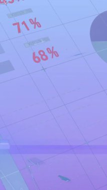 Mavi zemin üzerinde ışık izleri ve veri işleme animasyonları. Küresel iş, bilgisayar ve dijital arayüz kavramı dijital olarak oluşturulmuş video.