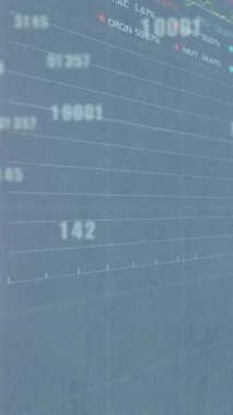 Şebeke üzerinde finansal veri işleme animasyonu. Küresel finans, iş, bağlantılar, hesaplama ve veri işleme kavramı dijital olarak oluşturulmuş video.