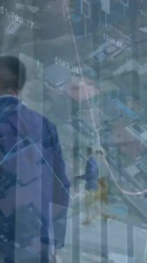 Ofiste yürüyen iş adamlarının finansal grafiklerinin animasyonu. İş, ofiste çalışmak, finans ve ekonomi konsepti dijital olarak oluşturulmuş video.