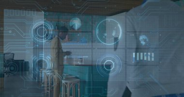 Takım elbiseli bir kahve işadamı turkuaz bar tezgahında iş arkadaşıyla sohbet ediyor. Profesyonel, işbirliği, modern, geleceksel, çalışma alanı, yenilik, teknoloji