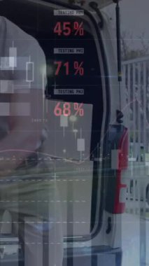 Teslimatçı ve minibüsle ilgili istatistik ve finansal veri işleme animasyonları. küresel gönderim, dağıtım, iş, veri işleme ve teknoloji konsepti dijital olarak oluşturulmuş video.