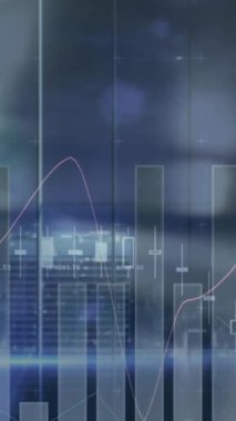 Çeşitli insan grupları üzerinde finansal veri işleme animasyonu. küresel bağlantılar, veri işleme ve dijital arayüz konsepti dijital olarak oluşturulmuş video.