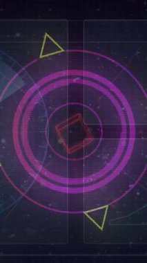 Grafikler ve veri işleme ile güvenli kilidin döndürülmesi animasyonu. Dijital arayüz teknolojisi ve ağ konsepti dijital olarak oluşturuldu.