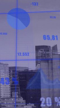 Şehirdeki finansal veri işleme animasyonu. Küresel iş, finans, hesaplama ve veri işleme kavramı dijital olarak oluşturulmuş video.