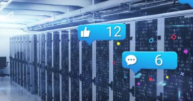 Ortaya çıkan, sürüklenen ve kayan sosyal simgeleri gösteren sunucu dolapları görselleştirmeyi de hesaba katıyor. Teknoloji, dijital, iletişim, yenilik, ağ, siber güvenlik, veri