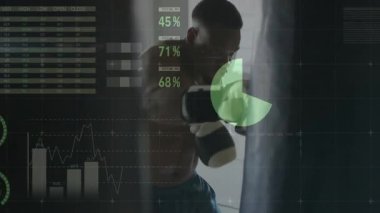 Fitness antrenörü takip istatistiklerini üst üste yerleştirirken yumruk yumruğa boks kombinasyonuna başlıyor. Eğitim, atletizm, kararlılık, performans, güç, motivasyon, spor