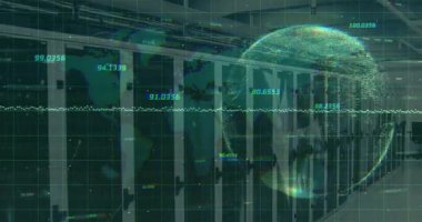 Sunucu raflarında titreşim veri örtülerini gösteren ve dünyayı döndüren, görselleştiren performanslar gösteriliyor. Teknoloji, veri, analitik, görselleştirme, siber güvenlik, dijital, yenilik