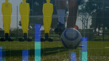 Çizelgeler ve çizelgeler güncellenirken futbolcu ayak kaldırma ve topa vurma talimini başlatıyor. Atletik, performans, analiz, eğitim, spor, dijital, biyomekanik