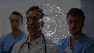 Dijital küre, veri entegrasyonunu göstermeye başladığında tıbbi personelin önünde beliriyor. Tıbbi, sağlık, teknoloji, yenilik, takım çalışması, hassasiyet, teşhis