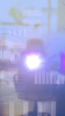 Ofis üzerinde ışık yolları ve veri işleme animasyonları. Küresel iş, bilgisayar ve dijital arayüz kavramı dijital olarak oluşturulmuş video.