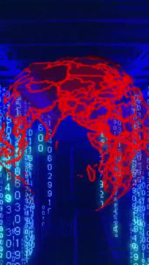 Bilgisayar sunucuları üzerinde küresel animasyon, ikili kodlama ve veri işleme. Küresel siber güvenlik, bağlantılar, bulut hesaplama ve veri işleme kavramı dijital olarak oluşturulmuş video.