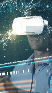 Gri arkaplandaki istatistik ve veri işleme animasyonları. Küresel iş finansmanı ve bağlantılar konsepti dijital olarak oluşturulmuş video.