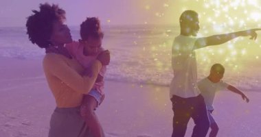 Anne, kız ve babasının elini tutuyor, sahil yolculuğunda parıldayan parıltılı bakışlara rehberlik ediyor. Kıyı şeridi, bağlantı, sıcaklık, sükunet, macera, huzur, birlik