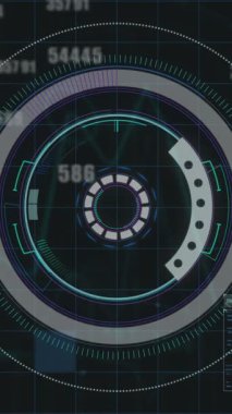 Yuvarlak tarayıcı ve kara arkaplanda veri işleme karşı çoklu değişen sayılar. bilgisayar arayüzü ve teknoloji kavramı