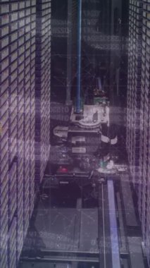 Sunucu odasında veri işleme animasyonu. Küresel spor, teknoloji ve dijital arayüz kavramı dijital olarak oluşturulmuş video.