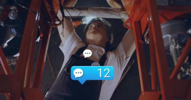 Otomotiv teknisyenleri kabloyu onarıyor, kabarcık çıkıyor, sayaç artıyor, simgeler yüzüyor. Tamirci, endüstriyel, güvenlik, araçlar, bakım, makine, odaklanma