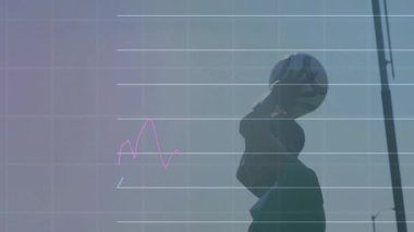 Futbolcu topu kafanın üzerinden kaldırarak metrik hatların üst üste bindirmesine ve rakibinin top sürmesine neden oluyor. Atletizm, spor, antrenman, rekabet, görselleştirme, analiz, takım çalışması