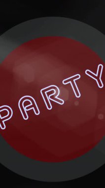 Parti metniyle dönen vinilin animasyonu. Klasik müzik, eğlence ve parti konsepti dijital olarak oluşturulmuş video.