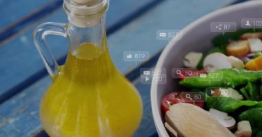 Başlangıçta sosyal ikonlar salata kasesinin üzerinde yüzüyordu. Ölçümler yükseliyor ve azalıyordu. Nişanı gösteriyordu. Taze üretim, sağlıklı beslenme, dijital etkileşim, refah, canlı yaşam tarzı, pazarlama