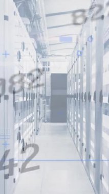 Boş sunucu odasına karşı çoklu değişen sayıların dijital birleşik videosu. siber güvenlik teknolojisi kavramı