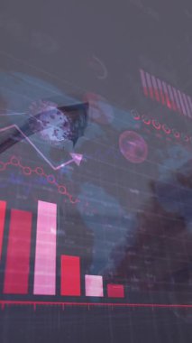 Ellerini yıkayan kadın hakkında grafik ve istatistiklerle dijital arayüzün animasyonu. Dijital olarak üretilen küresel koronavirüs pandemik konsepti.