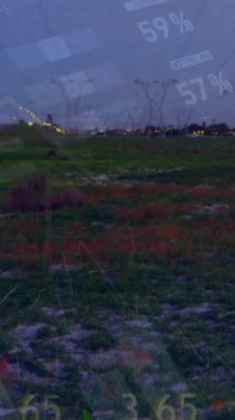 Sütunların üzerindeki inşaat ile bağlantı ağının animasyonu. Küresel gelişim işi dijital arayüz teknolojisi ve dijital olarak üretilen ağ konsepti.