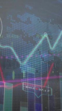 Dünya haritası üzerinde borsa veri işleme animasyonunun şehir manzarasının havadan görüntüsü ile karşılaştırılması. Küresel ekonomi ve iş veri teknolojisi kavramı