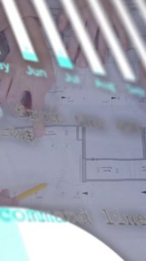 Finansal veri işleme animasyonunun, çeşitli meslektaşların planla ilgili notlar almaları üzerinden gerçekleştirilmesi. Küresel iş, finans, bilgisayar ve dijital arayüz kavramı dijital olarak oluşturulmuş video.