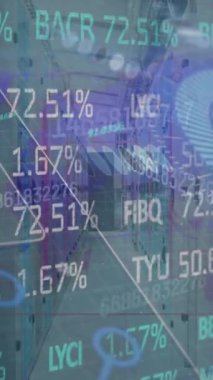 Sunucu odasında borsa ve veri işleme animasyonu. küresel iş, teknoloji ve veri işleme kavramı dijital olarak oluşturulmuş video.