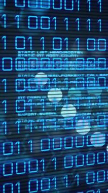 Karanlık arka planda tıbbi veri işleme animasyonu. Küresel tıp, teknoloji, veri işleme ve dijital arayüz kavramı dijital olarak oluşturulmuş video.