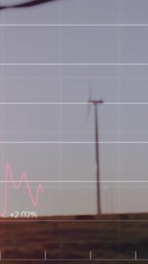 Rüzgar türbinleri üzerinde finansal veri işleme animasyonu. Küresel çevre, finans, iş, bağlantılar, hesaplama ve veri işleme kavramı dijital olarak oluşturulmuş video.