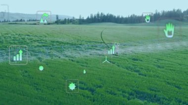 İnsansız hava aracı alanı süpürürken, yeşil hologramlar yüzüyor, ekin sağlığını görselleştirmek için verileri güncelliyor. Tarım, sürdürülebilirlik, teknoloji, veri, çevre, yenilik, dron