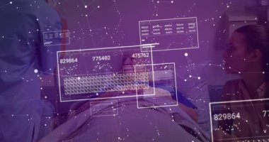 Hemşire hasta bileğini kontrol ediyor. Kızın el ele tutuşurken sağlık kontrolleri yapılıyor. Sağlık, teletıp, dijital sağlık, kıdemli bakım, aile desteği, tıbbi teknoloji, hastane sahnesi