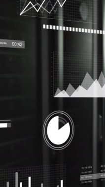 Bilgisayar sunucu odasındaki istatistiksel veri işleme arayüzünün animasyonu. Bilgisayar arayüzü ve iş veri depolama teknolojisi kavramı