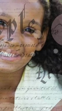 Belge ve Amerikan bayrağı üzerinde gülümseyen kızın animasyonu. Vatanseverlik ve kutlama konsepti dijital olarak oluşturulmuş video.