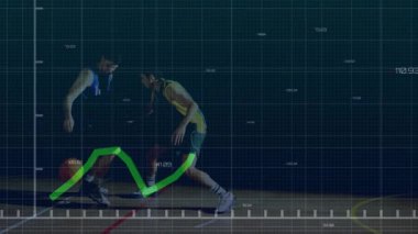Mavi formalı atlet defans oyuncusunu geçmiş gibi yapıyor basketbol grafiği yükseliş hızını gösteriyor. Spor, atletizm, rekabet, performans, dijital, yenilik, eğitim